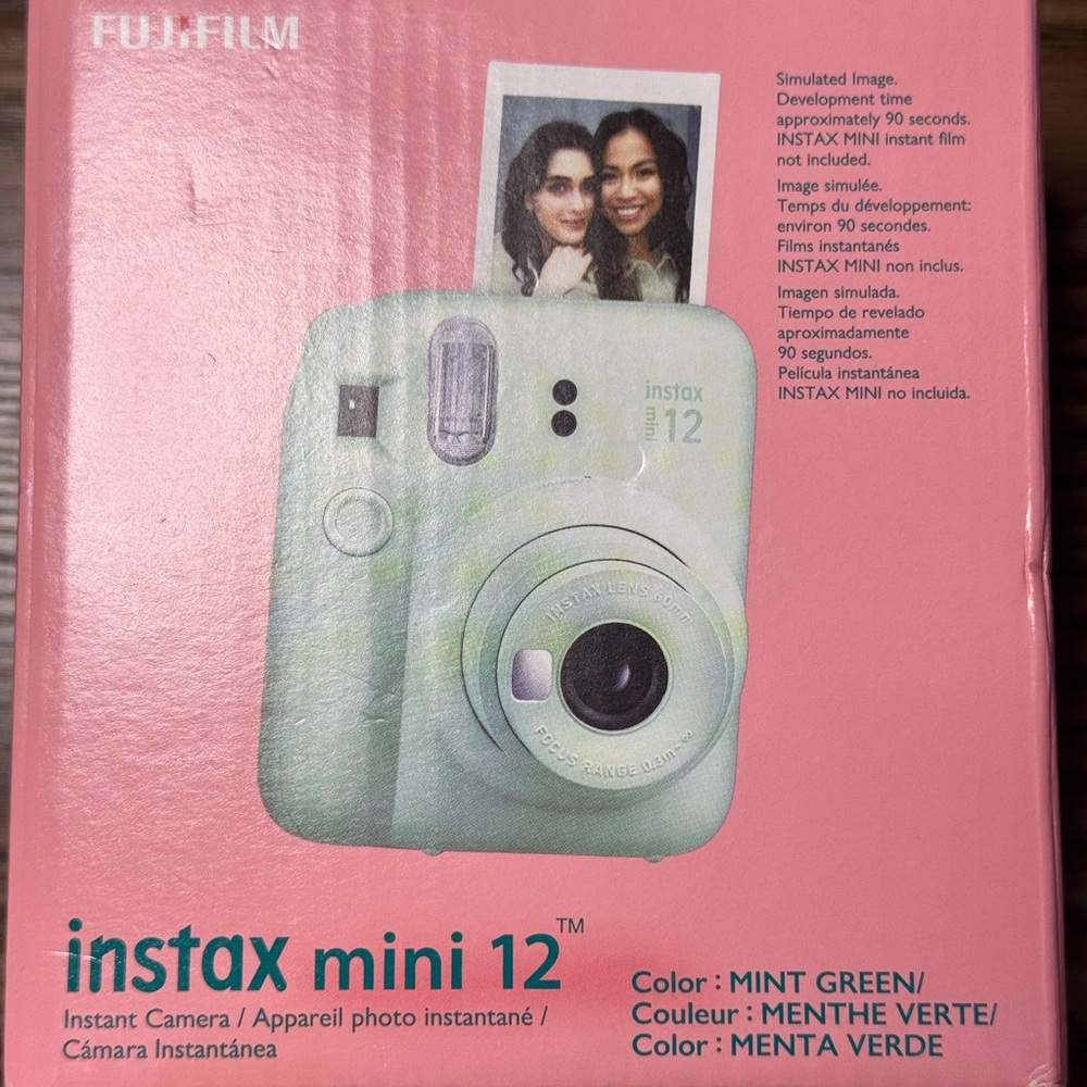 Fujifilm Instax Mini 12 in Fresh Mint
